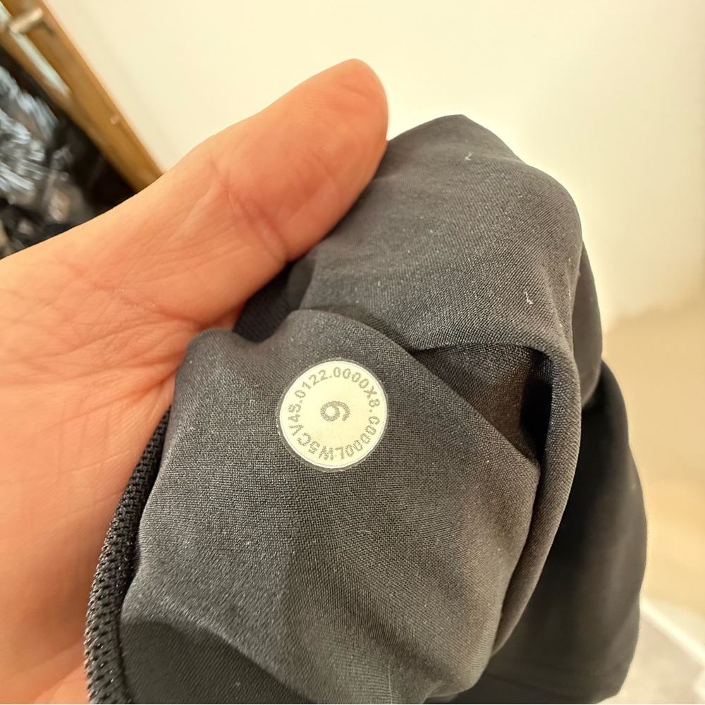 Lululemon Keep Moving Jogger in Black size 6 - Picture 5 of 9